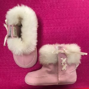 Pink faux fur lined baby booties size 1